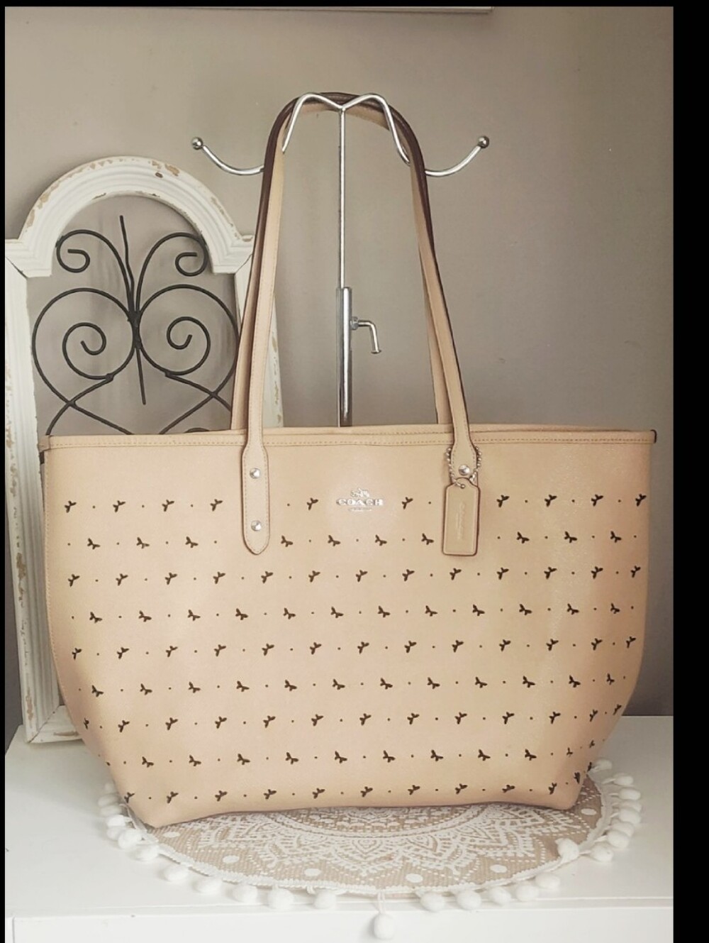 Coach Light Beige Butterfly Perforated Leather Large Tote Guc